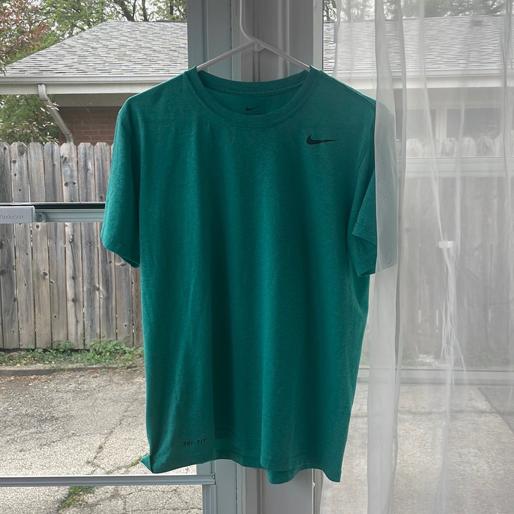 Men’s Nike workout shirt adult M